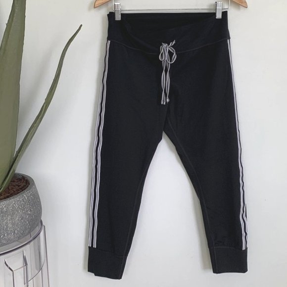 GapFit Blackout Drawcord Side stripe jogger XL NWOT - Picture 6 of 10